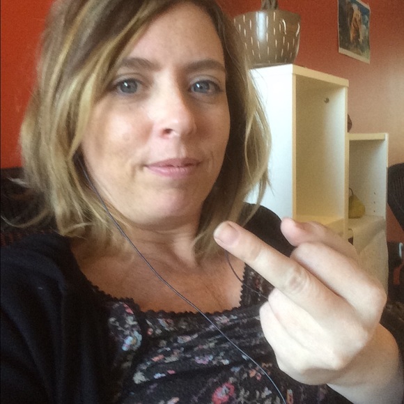 Profile Picture of Karen Felzener (@kfelzener) on Poshmark