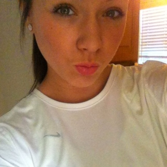 Profile Picture of Haley Dexter (@haleydex) on Poshmark