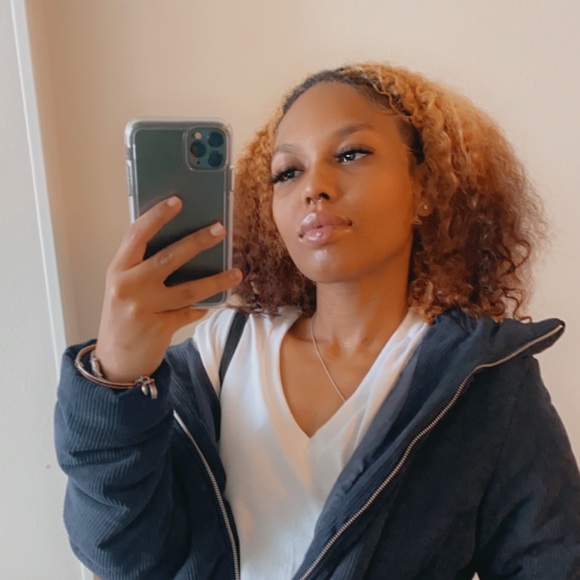 Profile Picture of Chuie Marie (@chuiemarie) on Poshmark