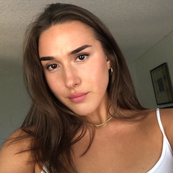 Profile Picture of Shealin Pierce (@shealinpierce) on Poshmark