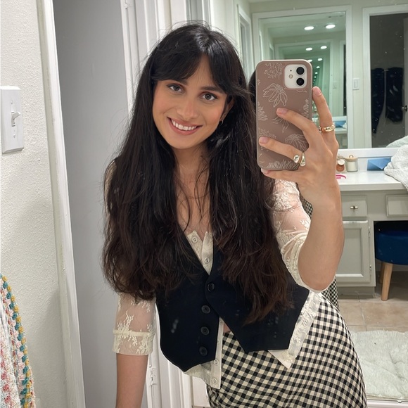 Profile Picture of Bianca Jaramillo (@jaramillobianca) on Poshmark