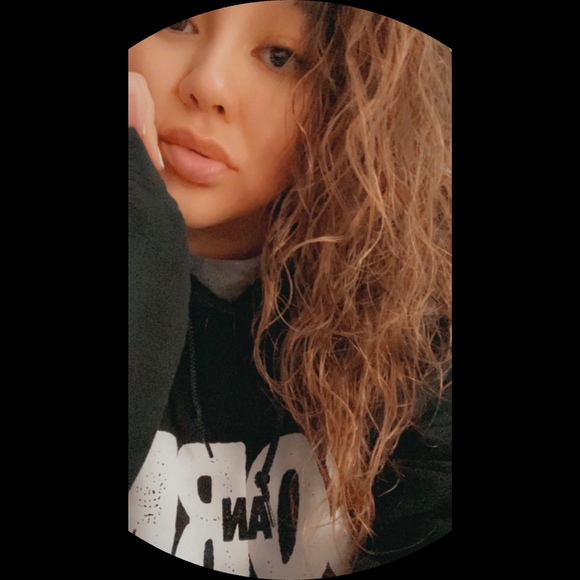 Profile Picture of Shawna Floyd (@shawnafloyd88) on Poshmark