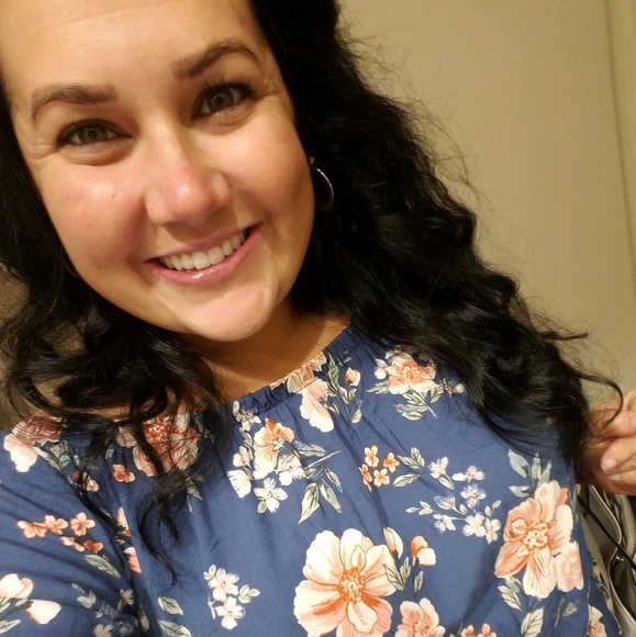 Profile Picture of Ashleigh Kelliher (@a_kelliher) on Poshmark