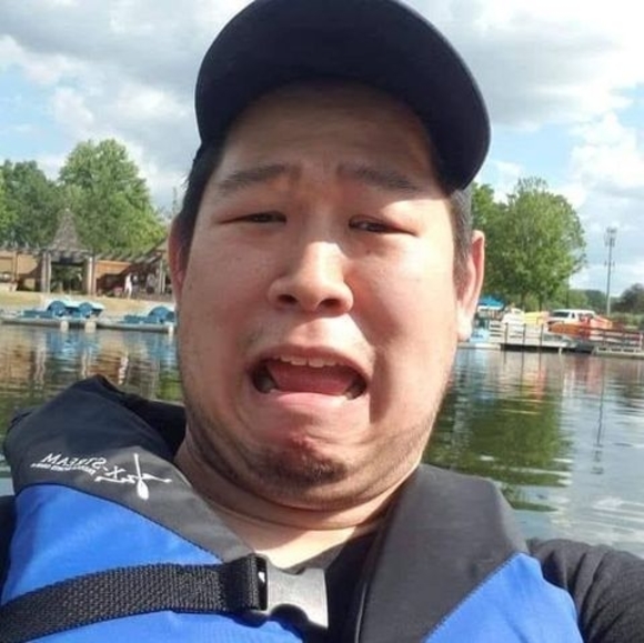 Profile Picture of Eric Cha (@singwithmeeric) on Poshmark
