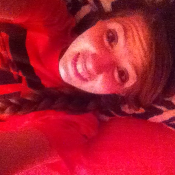 Profile Picture of Laura Holsclaw (@laura_06) on Poshmark