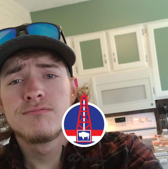 Profile Picture of Kevin Bowles (@kevinbowles) on Poshmark