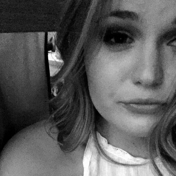 Profile Picture of Katy Klopfenstein (@katyklop) on Poshmark