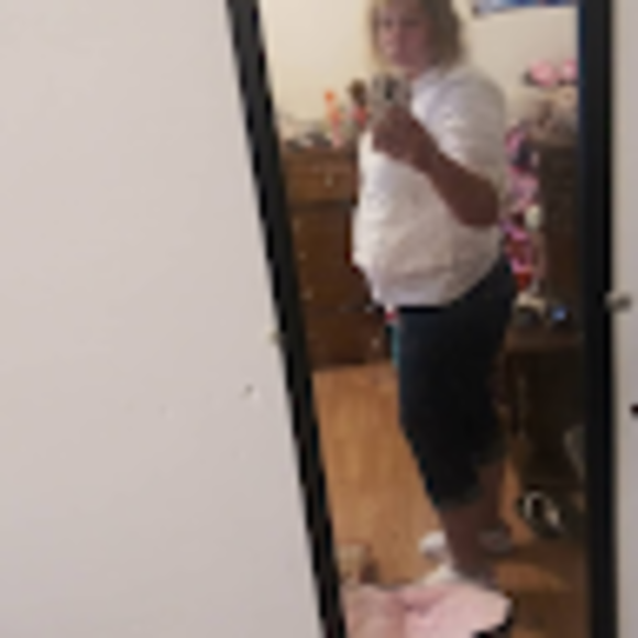 Profile Picture of Lisa Waskiewicz (@lisawaskiewicz) on Poshmark