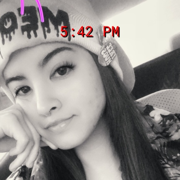 Profile Picture of Samantha Hidalgo (@samya470) on Poshmark