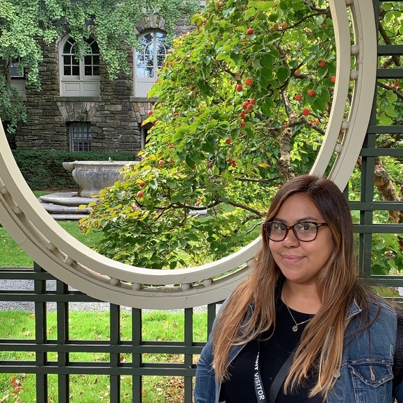 Profile Picture of Alexandra Fleitas (@alyv65) on Poshmark