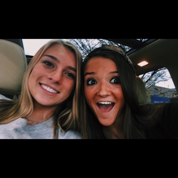 Profile Picture of Lilly Papapietro (@2023lap1) on Poshmark