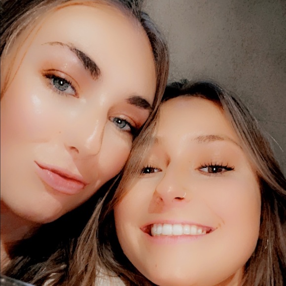 Hana Hofeld - Poshmark Profile Picture of Hana Hofeld (@hhofeld) on Poshmark