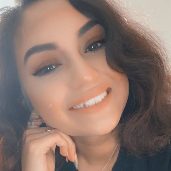 Profile Picture of Maleni Labastida (@malenilabastida) on Poshmark