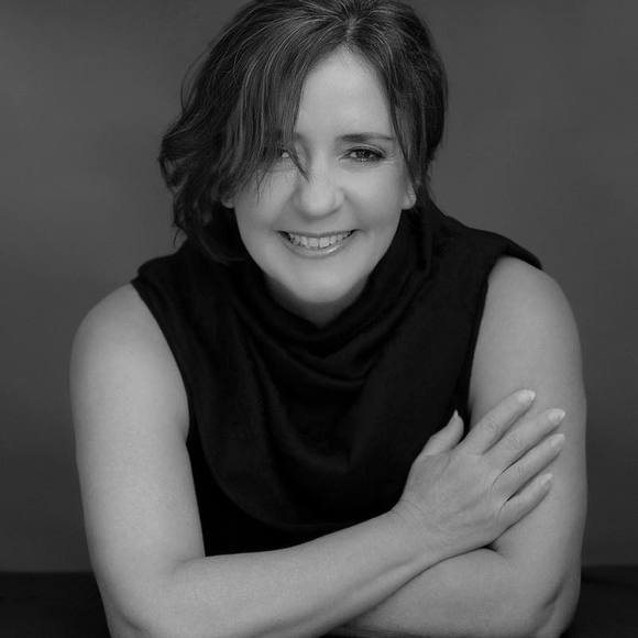 Profile Picture of Laura Emdee (@laura_emdee) on Poshmark