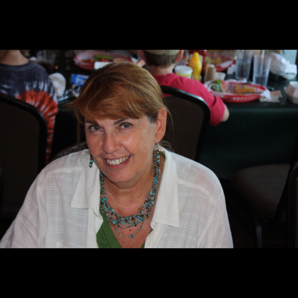 Profile Picture of Beth Quenzler (@bethq) on Poshmark