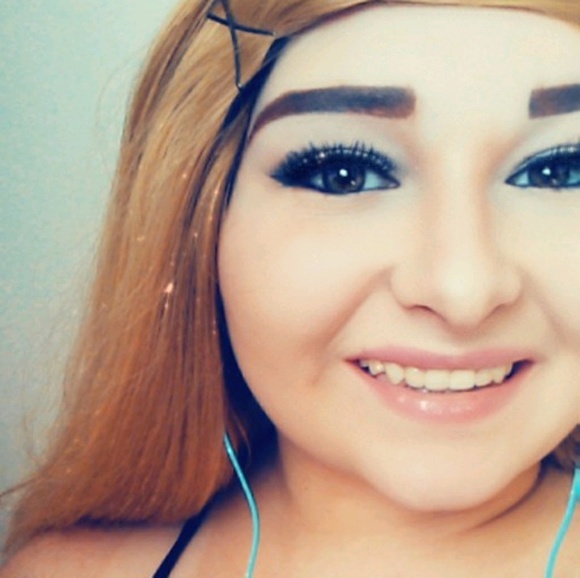 Profile Picture of Angel Angles (@angel_lee244) on Poshmark