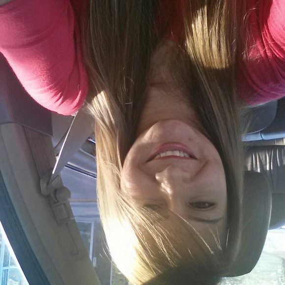 Profile Picture of Iris Estrella (@irisd88) on Poshmark