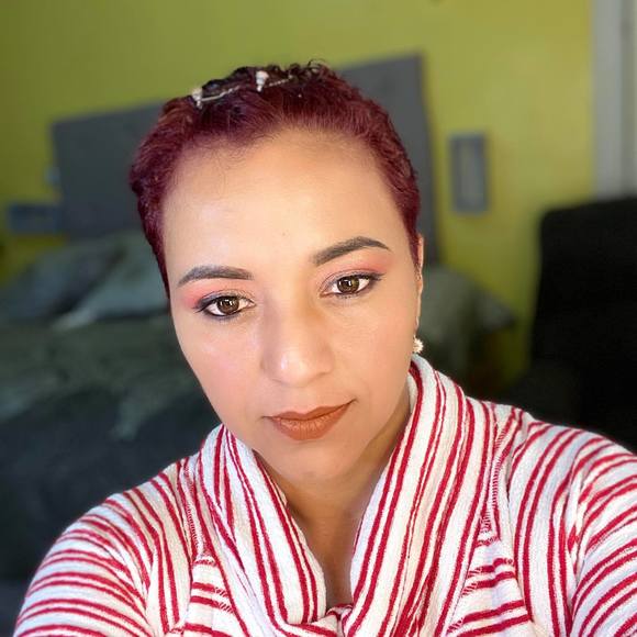Profile Picture of Yolanda Lugo (@yolanda_lugo) on Poshmark