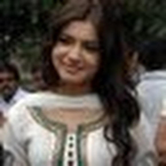 Profile Picture of Harika Tamidapati (@harikasmile911) on Poshmark