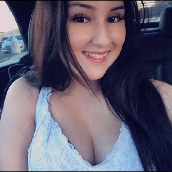 Profile Picture of Lily Seubert (@lilyannvs) on Poshmark