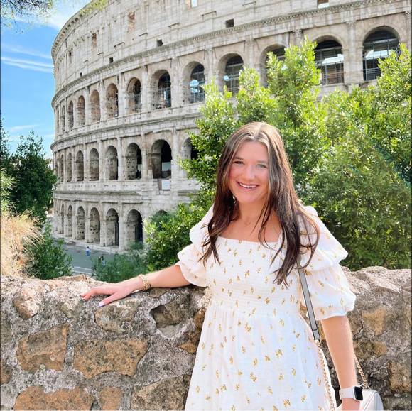 Profile Picture of Anna Birchfield (@louietooo) on Poshmark