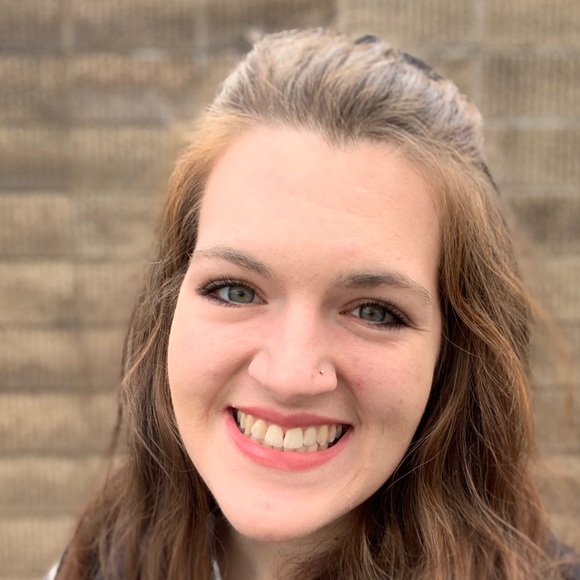 Profile Picture of Chelsi Davis (@chelsi_davis) on Poshmark