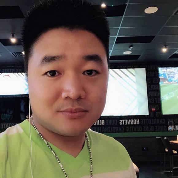 Profile Picture of Andy Chen (@andy8439588) on Poshmark