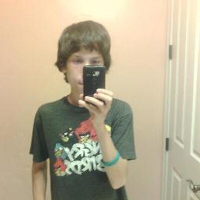 Profile Picture of Aaron Crain (@_aar_bear_) on Twitter