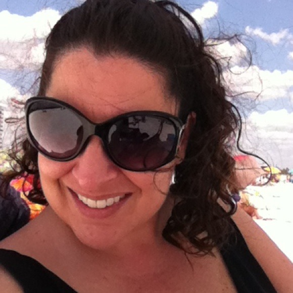 Profile Picture of Gina Genovesi (@ggenovesi2) on Poshmark