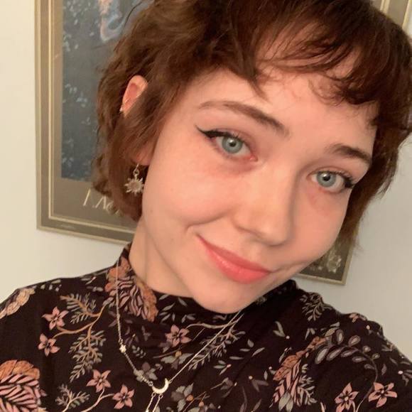 Profile Picture of Emma Bertram (@emmabertram97) on Poshmark