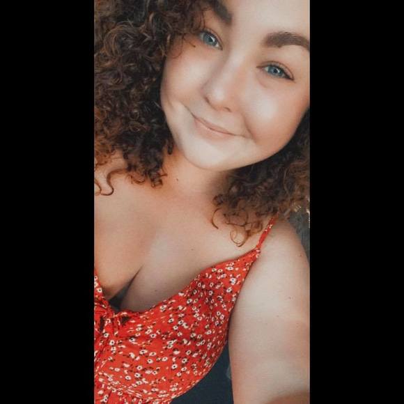 Profile Picture of Sarah Hogarth (@sarahhogarth) on Poshmark
