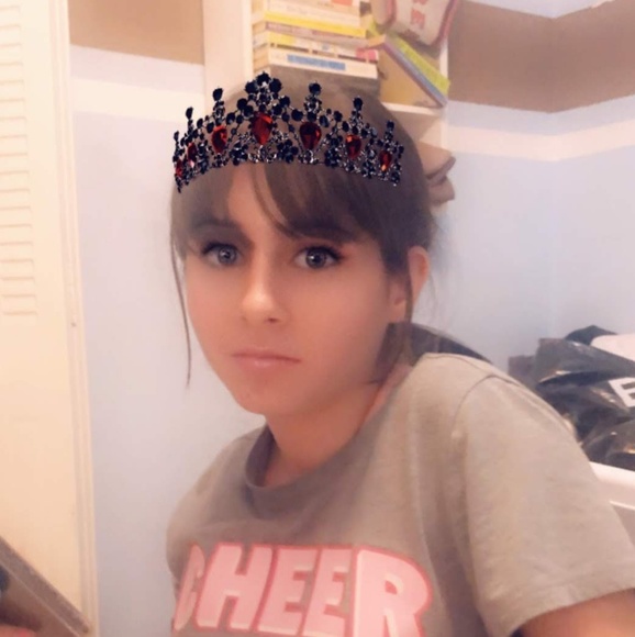 Profile Picture of Madeline Hershey (@mhershey1021) on Poshmark