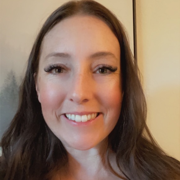 Profile Picture of Lea Van maren (@leavanmaren91) on Poshmark