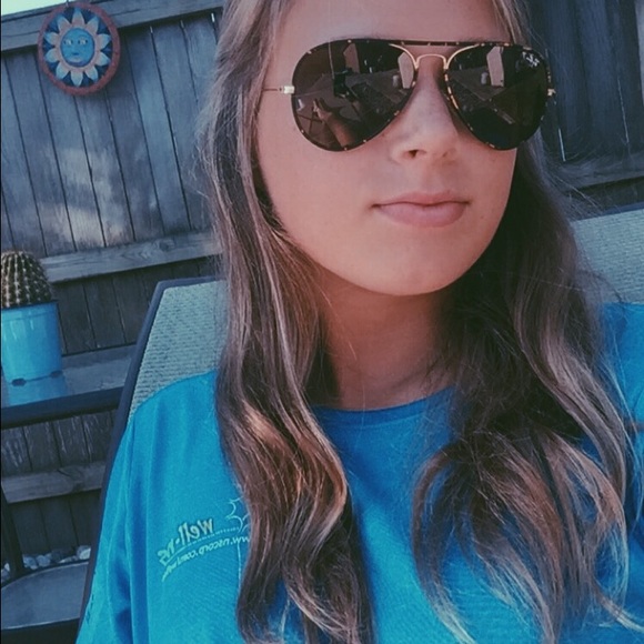 Profile Picture of Olivia Drabeck (@oliviadrabeckk) on Poshmark