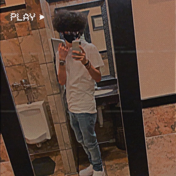 Profile Picture of Dimitrios Vaneste (@dimivibin) on Poshmark