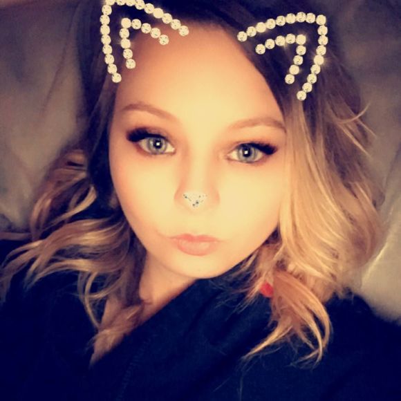 Profile Picture of Amanda Fluker (@agf012210) on Poshmark