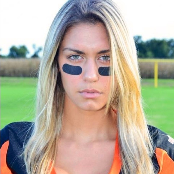 Profile Picture of Emma Rustico (@ammerustico13) on Poshmark