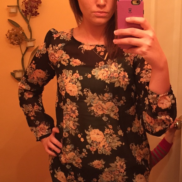 Profile Picture of Jodi Raborg (@jr118) on Poshmark