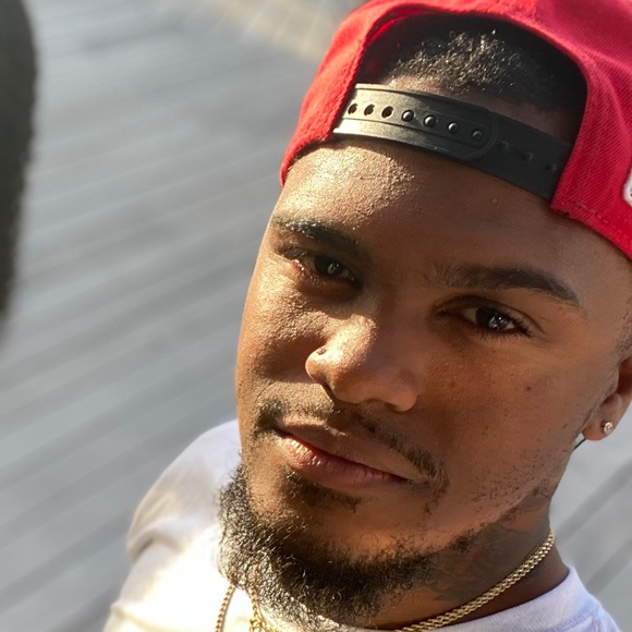 Profile Picture of Darius Thornton (@noluvd) on Poshmark