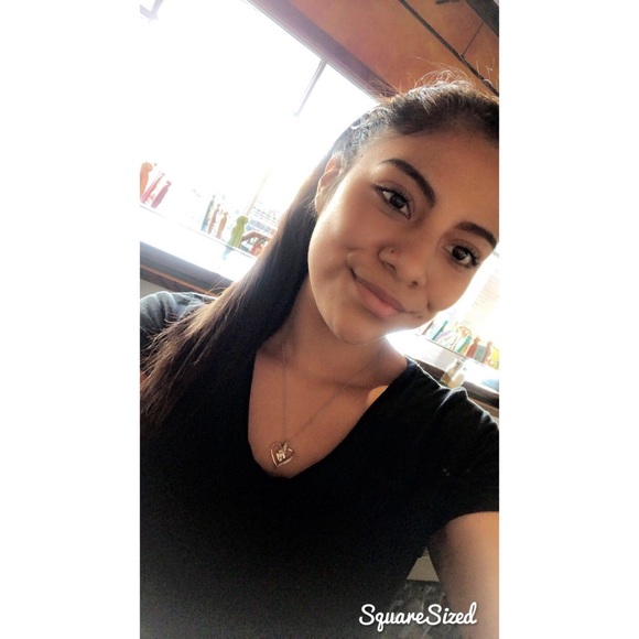 Profile Picture of Xiomara Hernandez (@xio_xxx20) on Poshmark