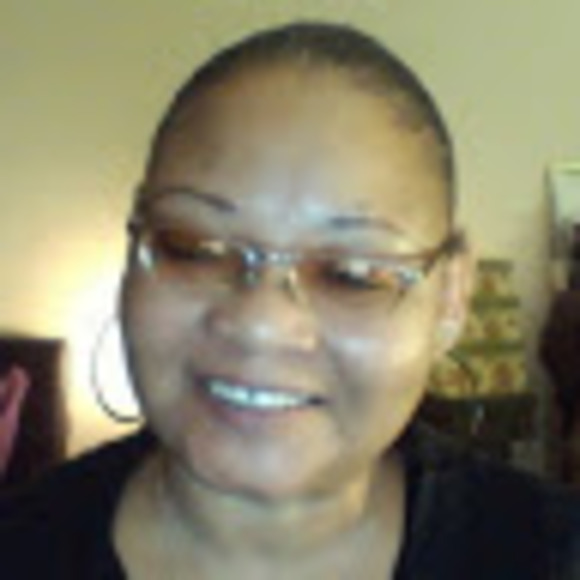 Profile Picture of Violet Thomas (@vthomas6234) on Poshmark