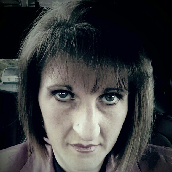 Profile Picture of Erika Crull (@ewak26) on Poshmark