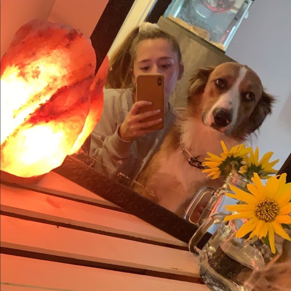 Profile Picture of Emily Sonsteng (@esonsteng) on Poshmark