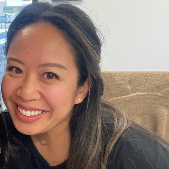 Profile Picture of Bianca Sellinger (@bselley__) on Poshmark