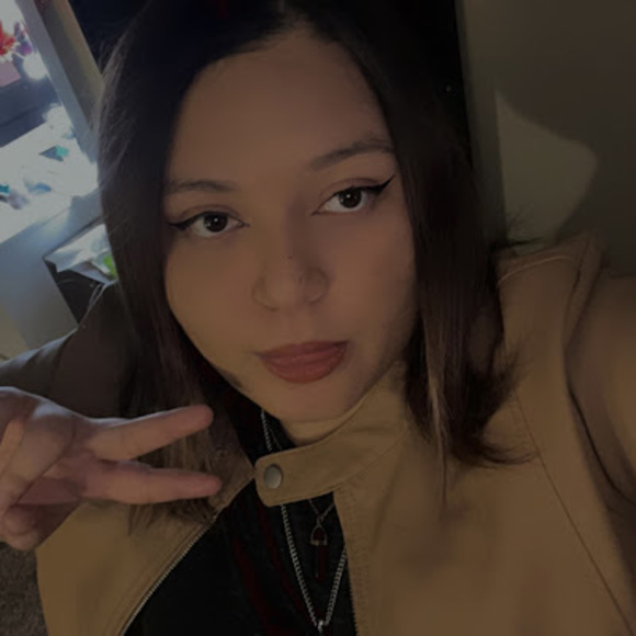 Profile Picture of Sarahí Michaca (@sarahilegarda) on Poshmark