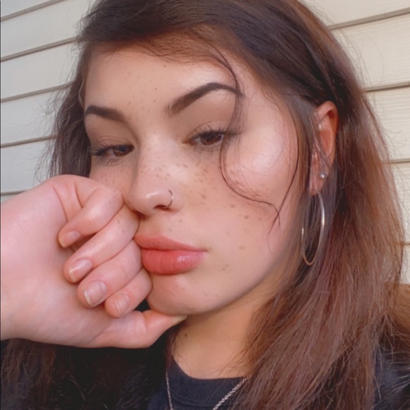 Profile Picture of Emelie Pavick (@emeliepavick) on Poshmark