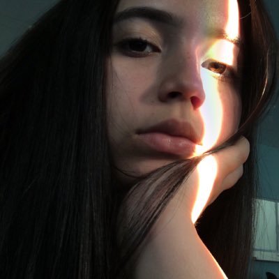 Profile Picture of Paula Mello (@paulamello2003) on Twitter