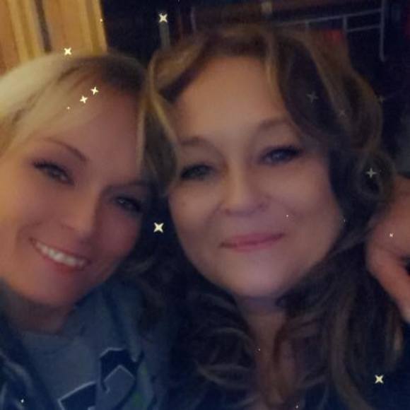 Profile Picture of Julie Roberts (@julz98903) on Poshmark