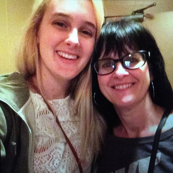 Profile Picture of Sue Irgens (@suebehunny) on Poshmark