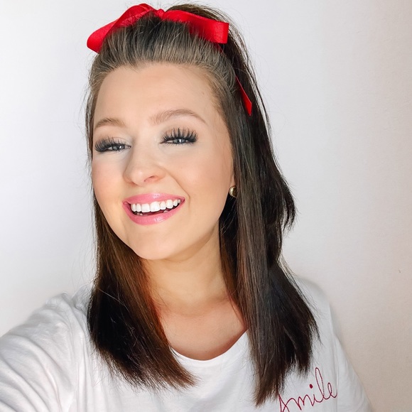 Profile Picture of Joely Barrington (@jolie9595) on Poshmark